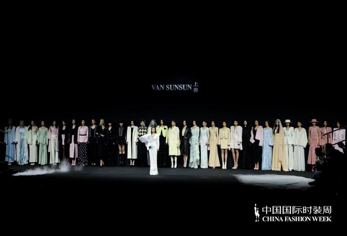 时尚盛宴跨越文化边界：VAN SUNSUN2024秋冬系列闪耀中国国际时装周